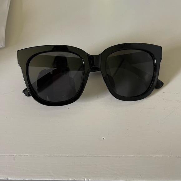 Black sunglasses - Picture 2 of 3